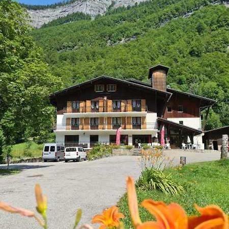 Hotel Et Centre De Vacances Le Choucas Sixt-Fer-a-Cheval Exterior photo
