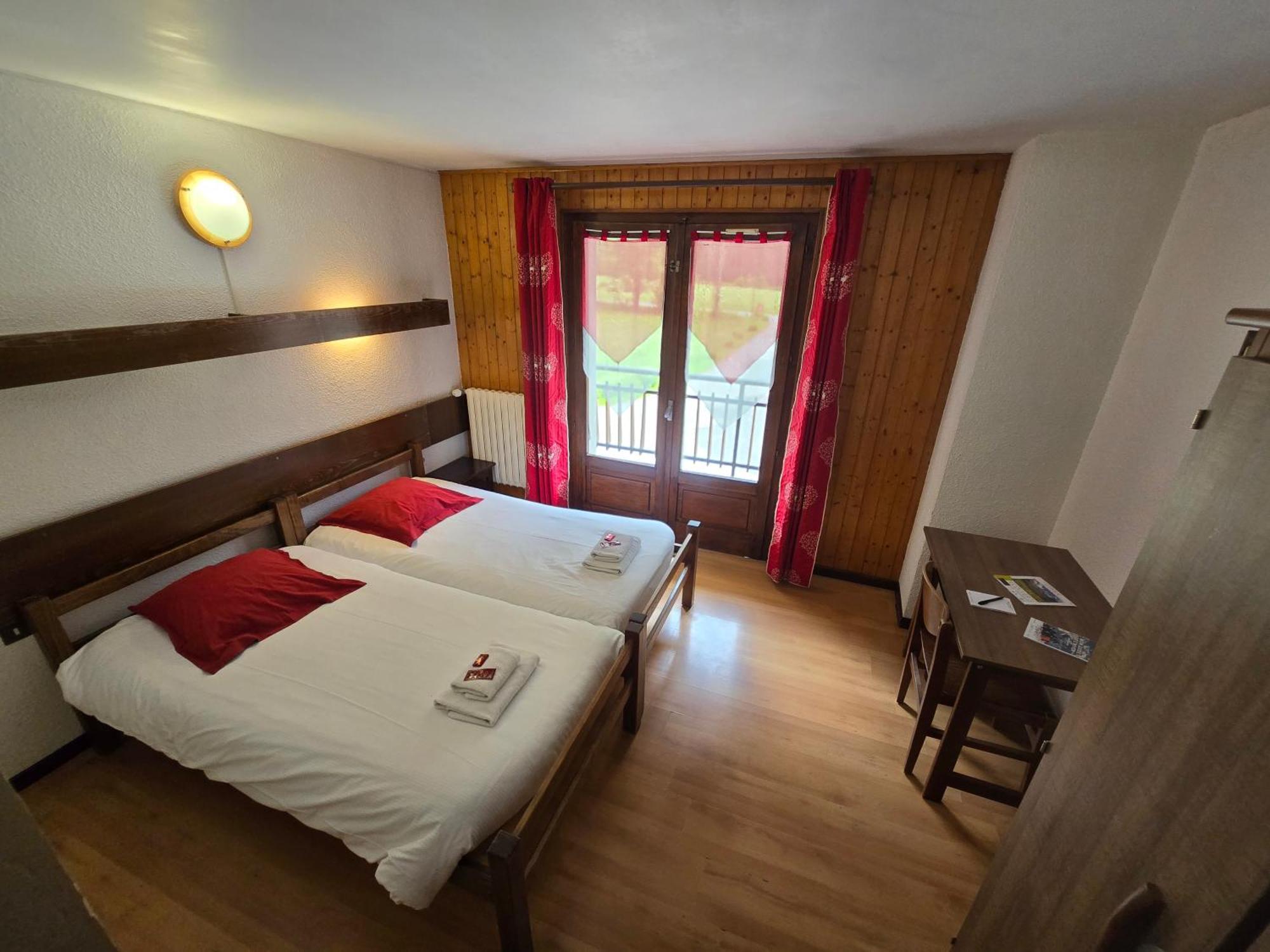 Hotel Et Centre De Vacances Le Choucas Sixt-Fer-a-Cheval Exterior photo